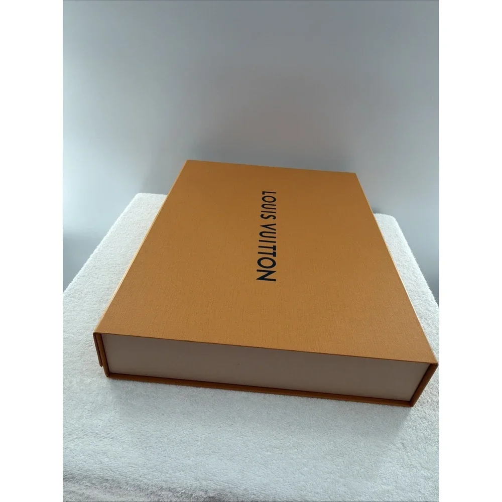 Authentic Louis Vuitton Magnetic Style Box 18.5